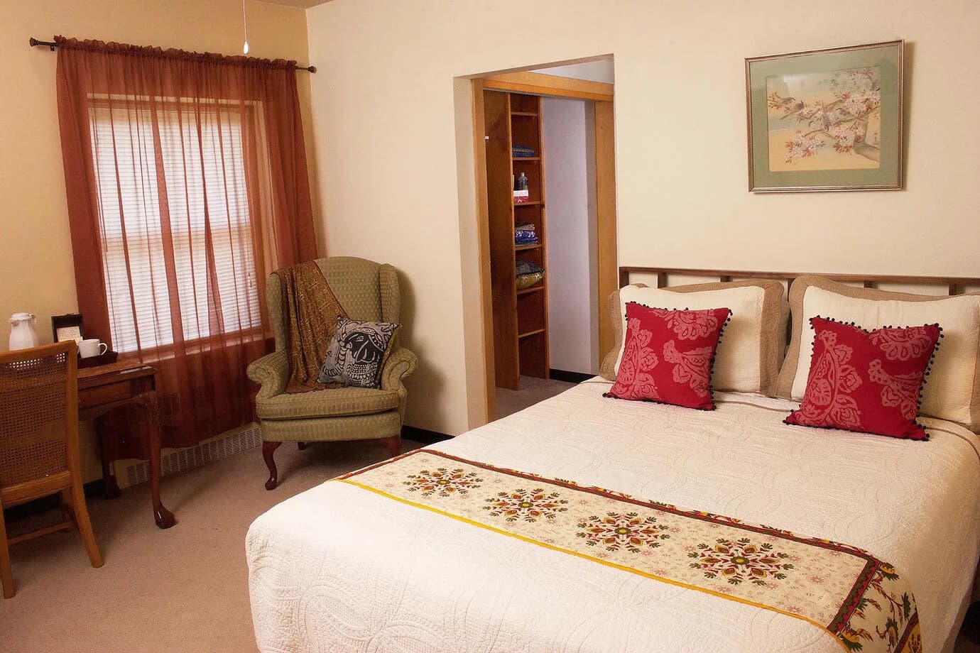 Deluxe Room at the Himalayan Institute